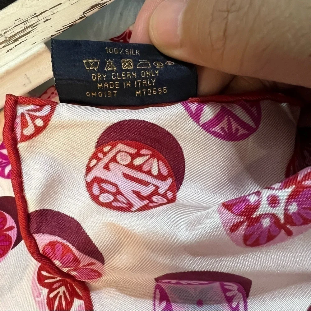 Louis vuitton kimodo dots scarf